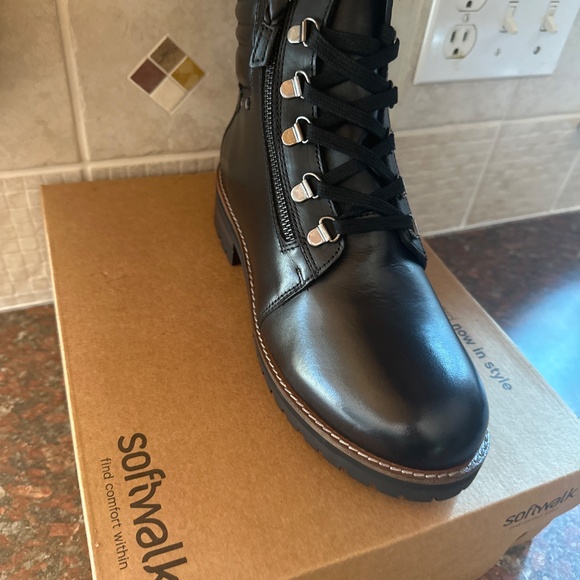 Black Boots - Picture 2 of 2